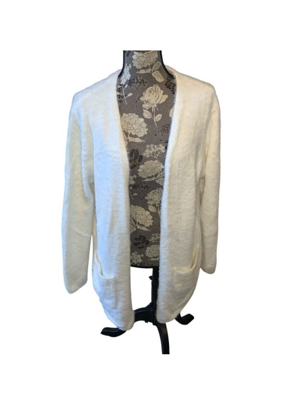 DO + BE Cream Fuzzy Super Soft Cardigan Sweater size large